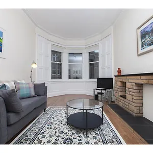 Pass The Keys Spacious 2-br Flat For 4 In Morningside Edinburgh